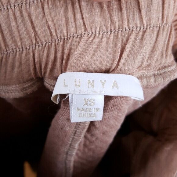 LUNYA Womens Shorts XS Tan Pull On Sweat Bermuda Pockets DOUBLE FACED $148 - Picture 3 of 10